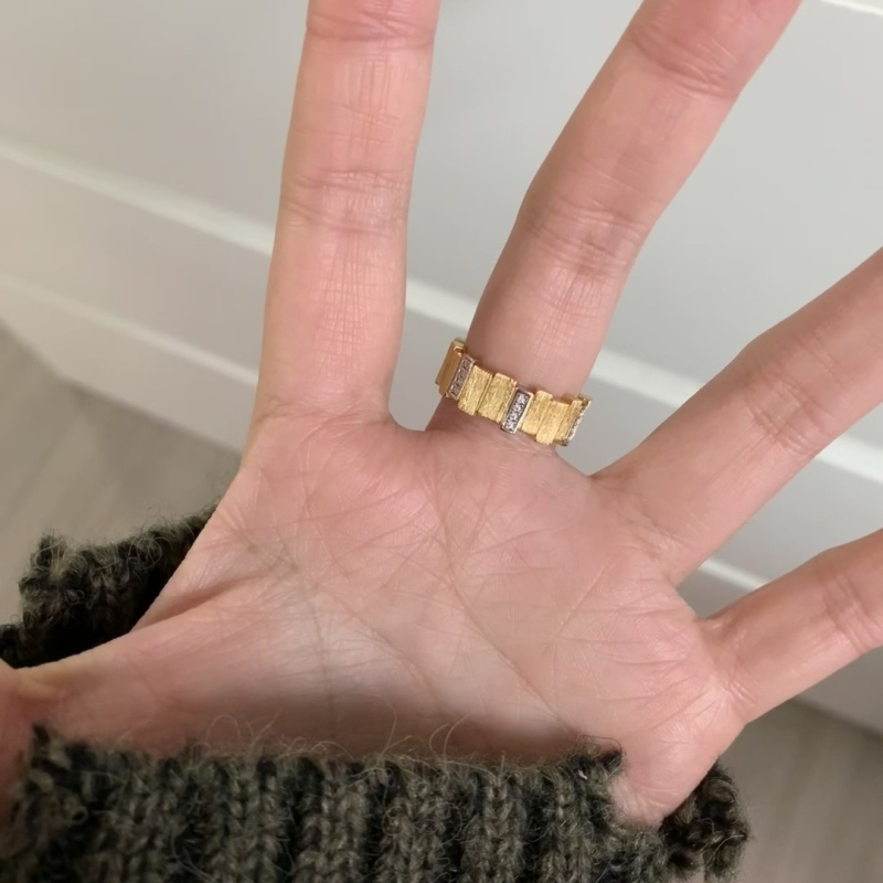 Prsten u stilu Buccellati, talijanski vintage, sa brušenom zlatnom trakom i nepravilnim sklopnim dizajnom, za žene