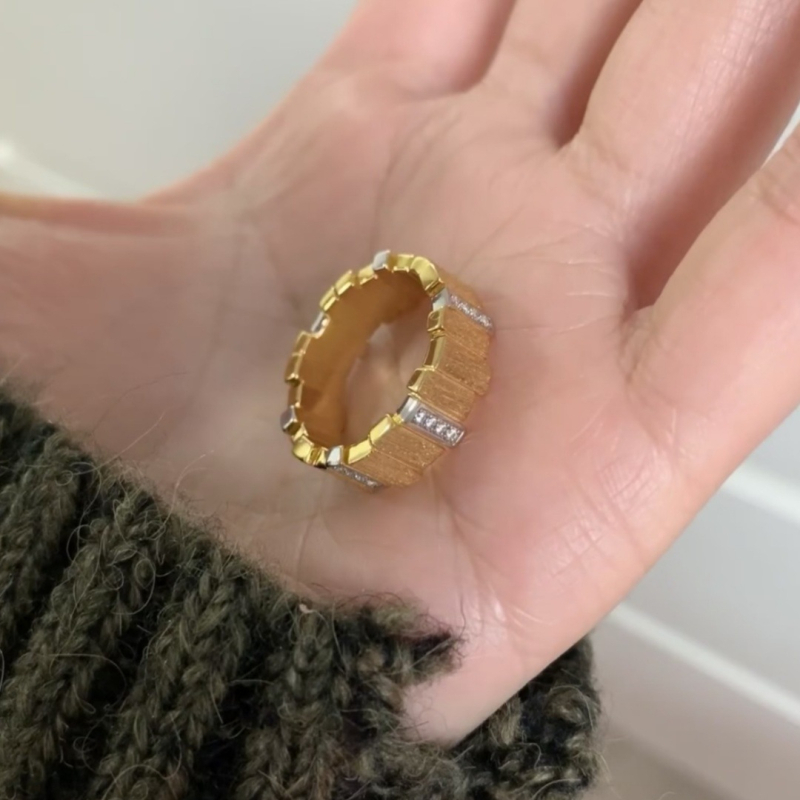 Prsten u stilu Buccellati, talijanski vintage, sa brušenom zlatnom trakom i nepravilnim sklopnim dizajnom, za žene