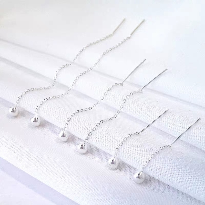 S999 Sterling srebro – naušnice s okruglim perlama i kratkim resicama, elegantan minimalistički dizajn