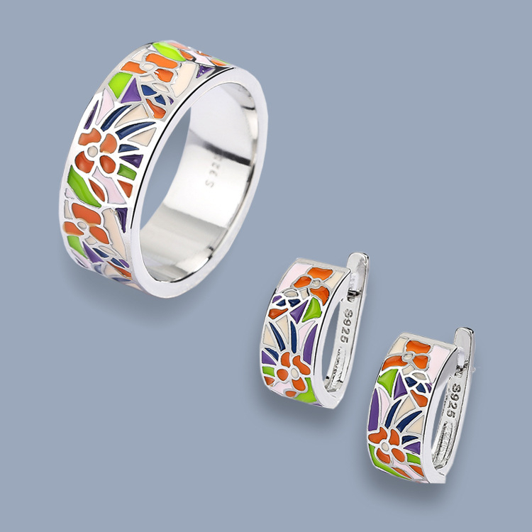 Boho stil, emajlirani cvjetni set prstena i naušnica, kontrast boja, elegantni nakit