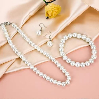Trodijelni set nakita: naušnice, narukvica i ogrlica s imitacijskim perlama – elegantan dar za zaruke