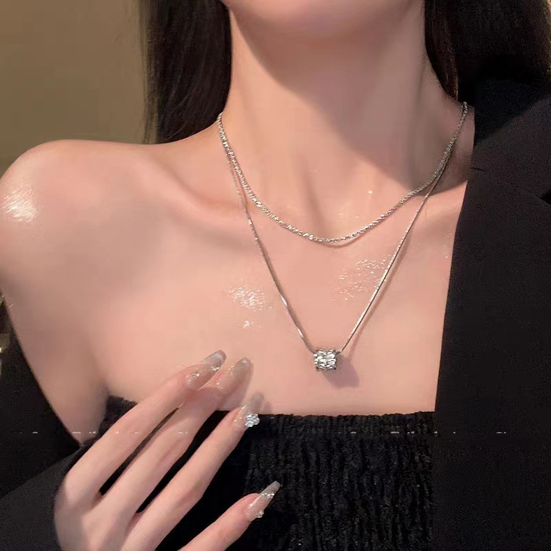 Ogrlica od titan čelika, dvostruki sloj dizajna, blistava završnica, elegantan luksuzni komad nakita.