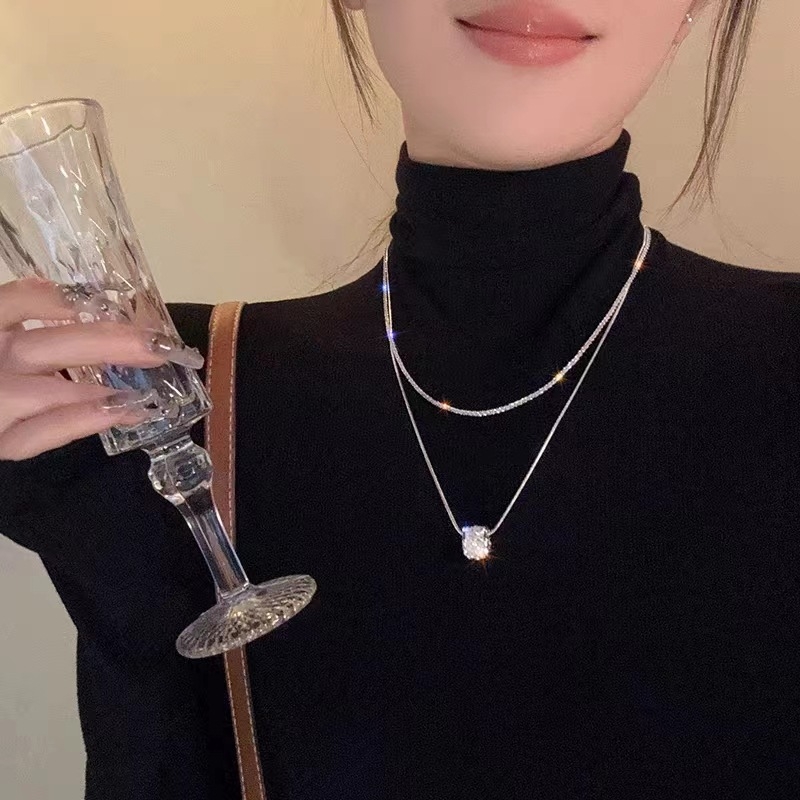 Ogrlica od titan čelika, dvostruki sloj dizajna, blistava završnica, elegantan luksuzni komad nakita.