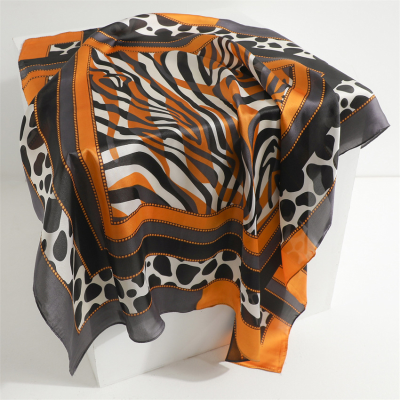 Šal s leopard uzorkom u blokovima boja, umjetno svila, kvadrat 70 cm, zaštita od sunca, moderan ženski dodatak