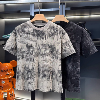 2026 Tie-dye szakadt rövidujjú férfi póló, laza szabás, kerek nyak, betűs nyomtatás, nyári lezser