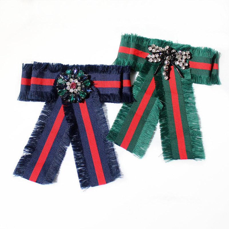 Női gallér virágos brooch, nagy szatén masnival – kiegészítő ruhához