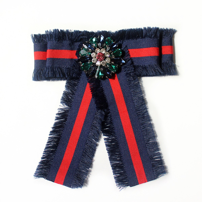 Női gallér virágos brooch, nagy szatén masnival – kiegészítő ruhához
