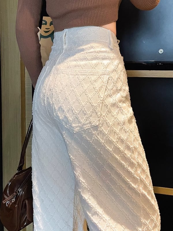 Bijele ženske traperice s visokim strukom i širokim nogavicama, duge do poda, proljetni casual stil