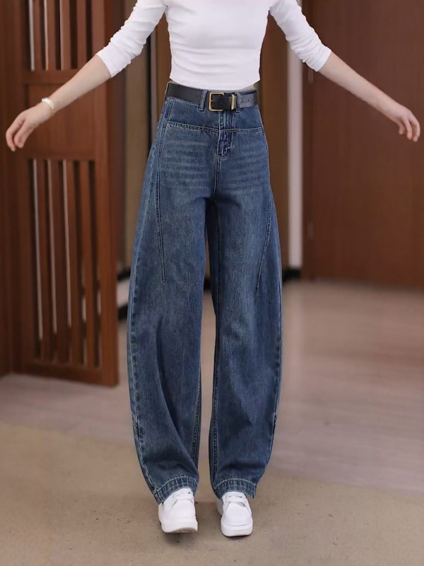 Ženske traperice u vintage plave boje, visokim strukom, široke nogavice, denim