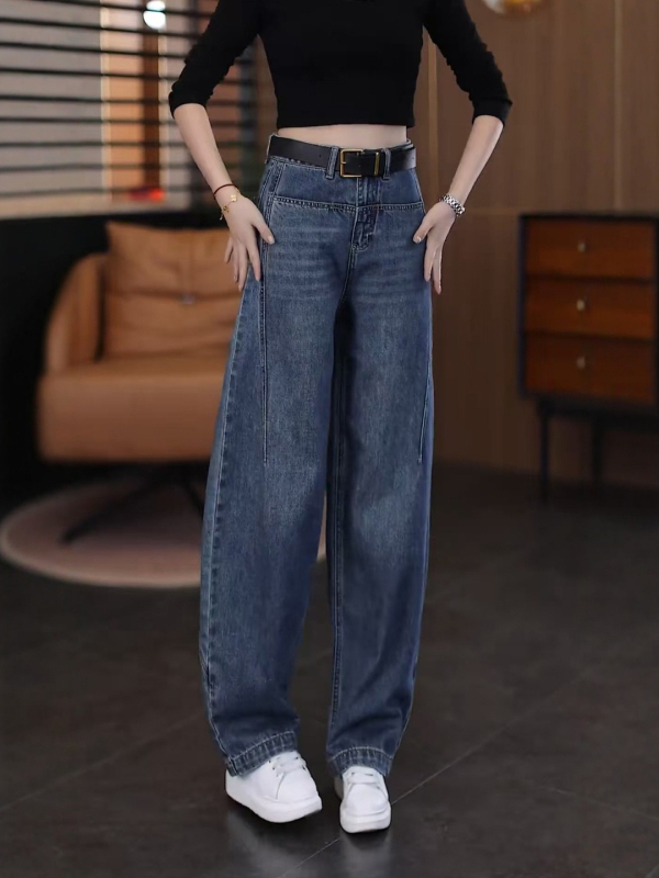 Ženske traperice u vintage plave boje, visokim strukom, široke nogavice, denim