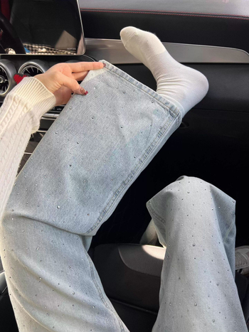 Ženske traperice od denima za proljeće, visokim pojasom, straight leg krojem, dužina do poda, s rhinestones detaljima