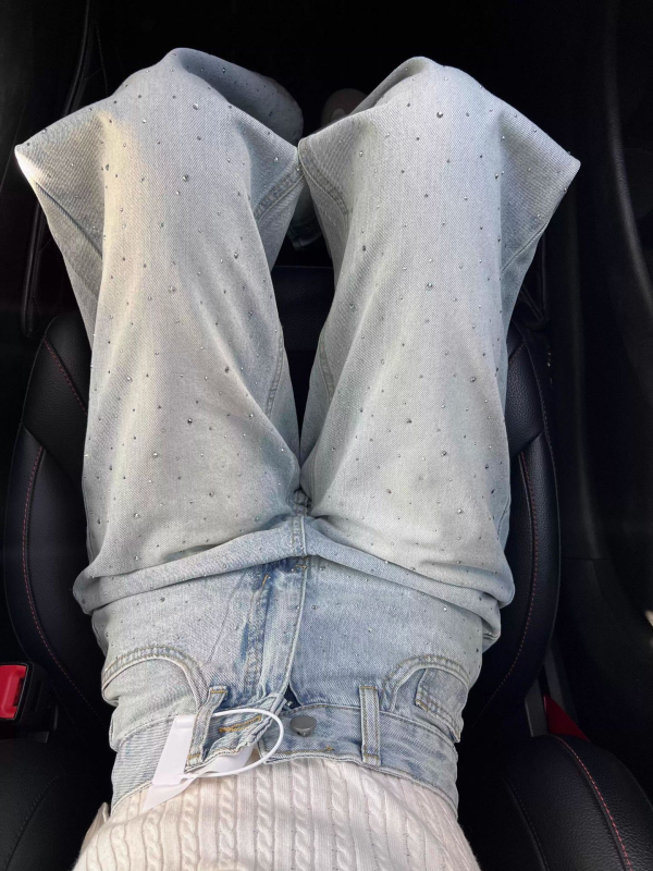Ženske traperice od denima za proljeće, visokim pojasom, straight leg krojem, dužina do poda, s rhinestones detaljima