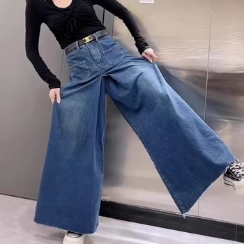 Ženske denim culotte s visokim pasom i izrazito širokim nogavicama, resice i drapiranje, dizajn 2023