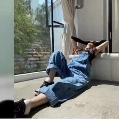 Ženski džins kombinezon s naramenicama, jesenji stil, opuštena silueta, široke hlače do poda, vizualno produžuje noge