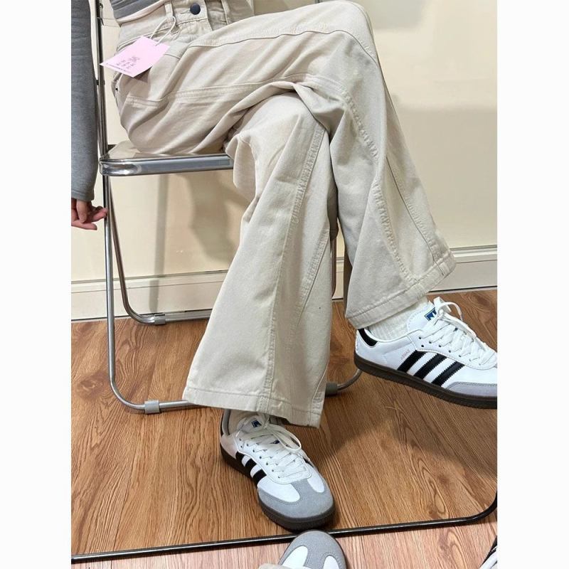 Ženske džins hlače u svijetlo kaki boji, cargo stil, visok pojas, široke nogavice, dugačke