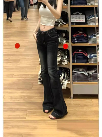 2026 proljeće–jesen ženski traperice u američkom retro stilu s mikro-flarem, visokim strukom, elastični, ravni kroj, blago šire nogavice (bootcut)
