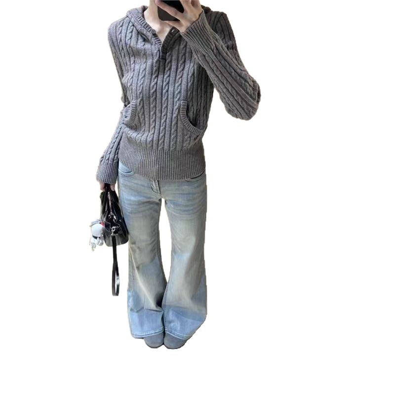 Ženske traperice za nisku visinu, svijetlih boja, blago proširene do donjeg dijela (bootcut), za jesen-zimu, s flis unutarnjom podstavom, vizualno izdužuju siluetu, nisu preuske, dugačke do poda