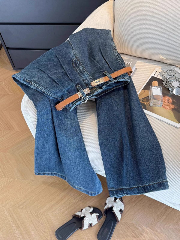 Plave ženske traperice s visokim strukom i širokim nogavicama, proljeće 2026, casual denim