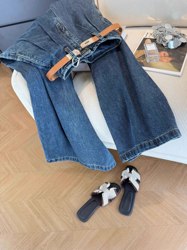 Plave ženske traperice s visokim strukom i širokim nogavicama, proljeće 2026, casual denim