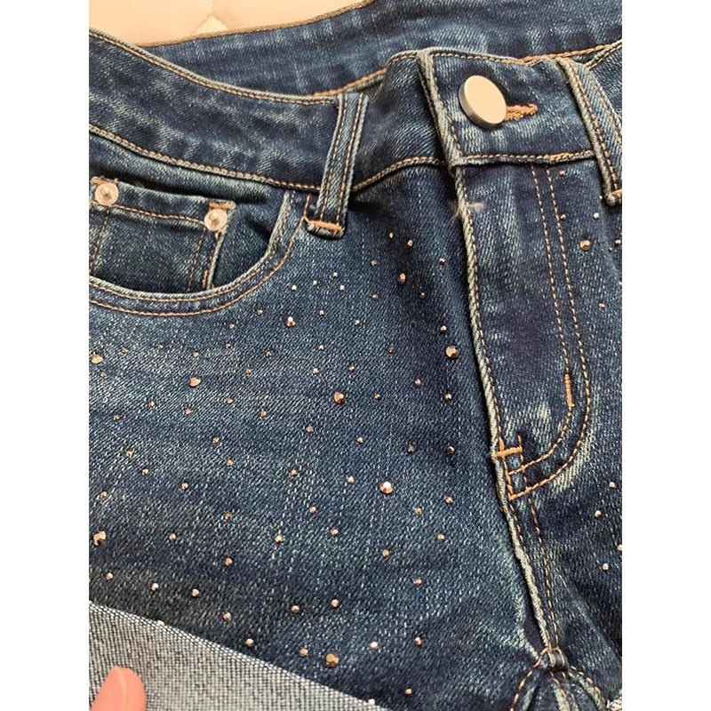 Džin šortsi za plus veličinu s rhinestones i rolanim rubovima, niski struk, kroj u obliku slova A