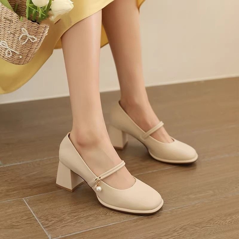 Bijele ženske slip-on cipele s debelim petama