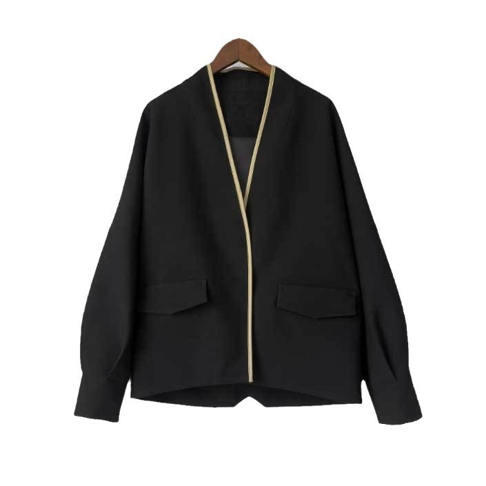 Crni ženski kardigan-blazer s V izrezom, opuštena silueta, dugi rukavi, stil odijela