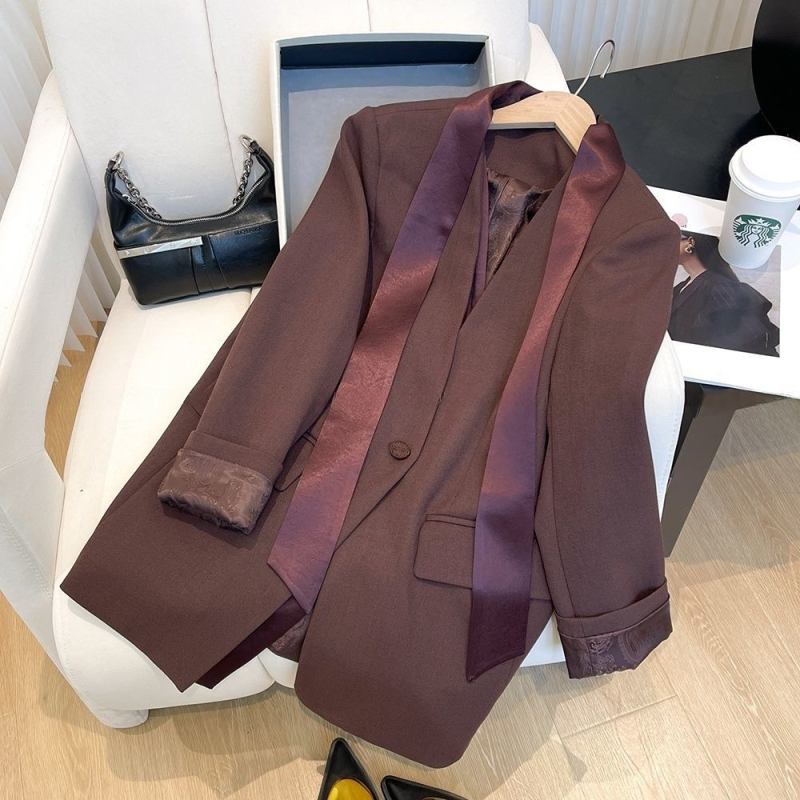 Ženski blejzer od chenille, proljeće–jesen 2026, vitka silueta, korejski stil, slobodan kroj, elegantan i svestran