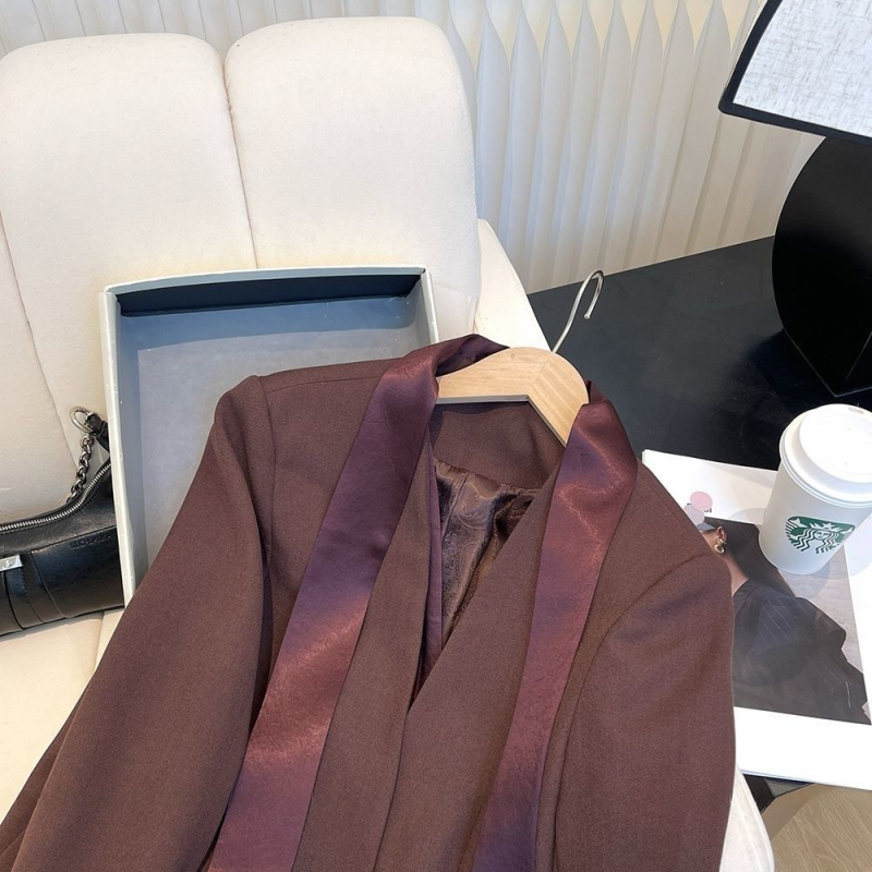 Ženski blejzer od chenille, proljeće–jesen 2026, vitka silueta, korejski stil, slobodan kroj, elegantan i svestran