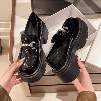 Damske kožne loaferice s platformom od 7 cm, britanski stil, model 2025