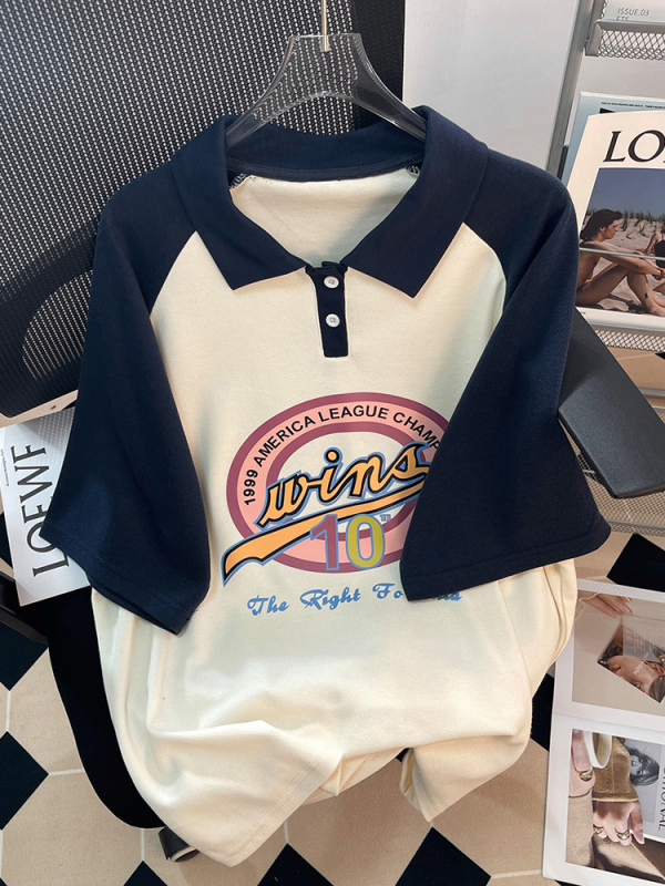 Ženska polo majica s raglan rukavima, ležernog kroja, srednje duljine, tisk teksta.