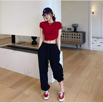 Ove godine modni ženski crveni T-shirt s kratkim rukavima, stil hot-girl, s naglašenim strukom i učinkom mršavljenja, kratki top 6615