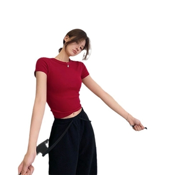 Ove godine modni ženski crveni T-shirt s kratkim rukavima, stil hot-girl, s naglašenim strukom i učinkom mršavljenja, kratki top 6615