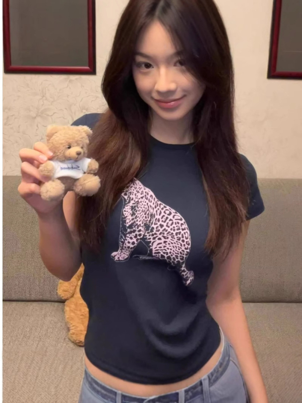 Ženski T-shirt s leopard uzorkom, uski kroj, okrugli izrez, kratki rukavi, ljeto 2025