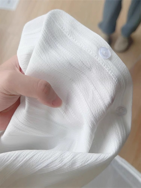 Női oversized fehér ingkabát, könnyű tavasz–ősz darab, laza szabás, UV-védő felső, texturált anyag