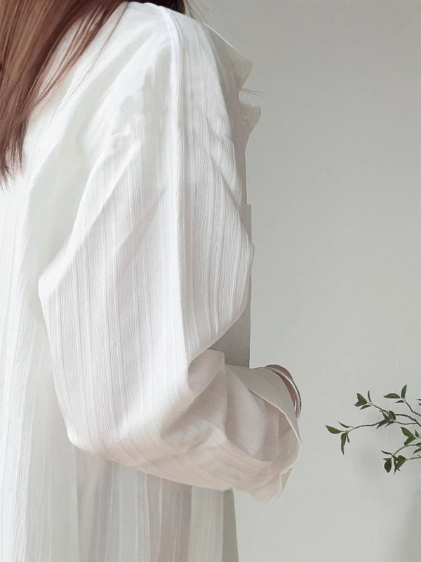 Női oversized fehér ingkabát, könnyű tavasz–ősz darab, laza szabás, UV-védő felső, texturált anyag