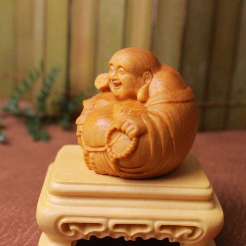 Cedrové drevo: ručne vyrezávaný Budha Maitreja, ozdoba do auta, harmonický usmievavý Budha, drevené umelecké dielo