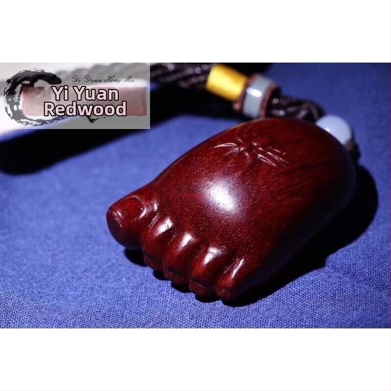 Ozdoba do auta Blood Sandalwood, malá visiaca figúrka na stole, drevorezba/koreňová rezba