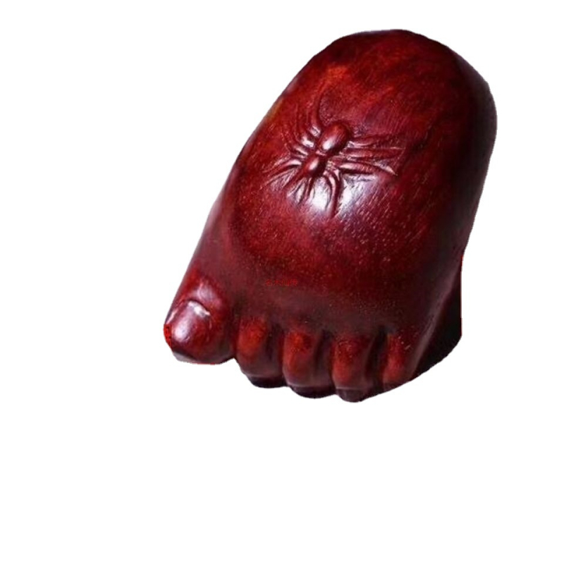 Ozdoba do auta Blood Sandalwood, malá visiaca figúrka na stole, drevorezba/koreňová rezba