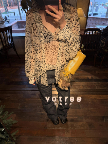 Bluza kajsijeve boje s nepravim leopard uzorkom, višeslojna, trodimenzionalni efekt, volani i vezanje, lagano prozirna