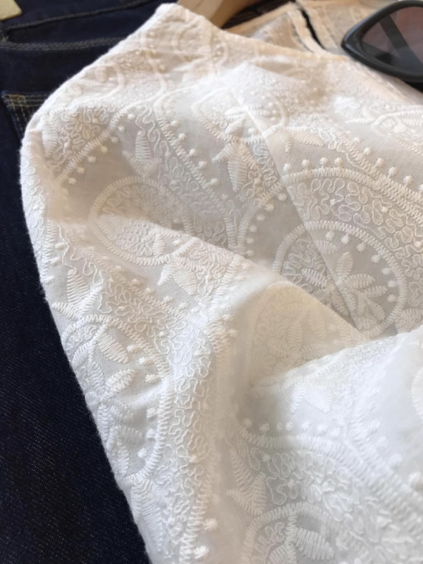 Ženska pamučna bluza s izvezenim jacquardom, rukavi tipa lanterna i okrugli izrez
