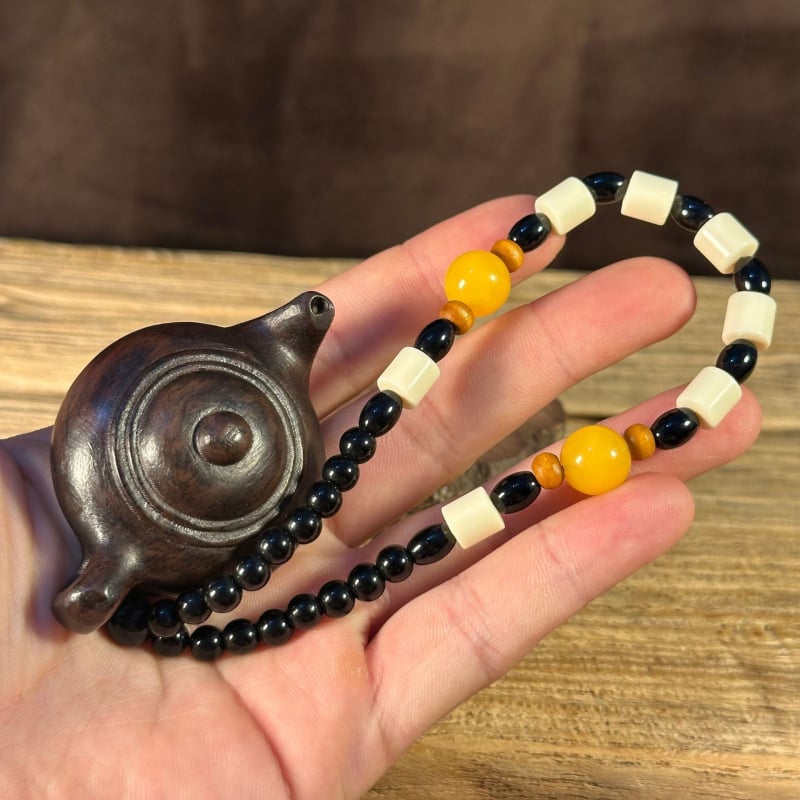 Ručne vyrezávaný ebenový drevený prívesok