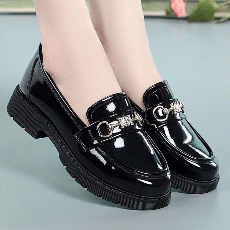 Női loaferek vastag platformával, slip-on, fényes PU bőr, brit stílus