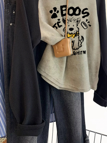 Ženski T‑shirt s dugim rukavima u američko-retro stilu s veluru brušenom završetkom, za jesen-zimu 2024, mala veličina, top za bazu s blok bojama.