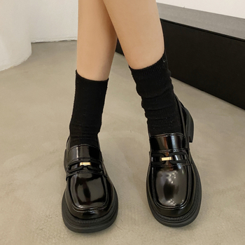 Γυναικείες Mary Jane με παχιά σόλα, slip-on loafers σε βρετανικό στιλ, φθινοπωρινό μοντέλο 2026, PU δέρμα, μεγάλες διαστάσεις