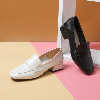 Γυναικείοι loafers με τετράγωνη μύτη, ελαφριά δερμάτινα για τέσσερις εποχές, βρετανικού στυλ μεσαίας φτέρνας