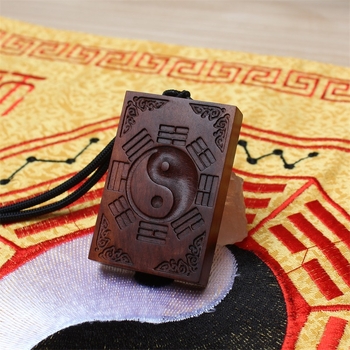 Prívesok z dreva Jujube s amuletom ôsmich trigramov, moderný minimalistický štýl