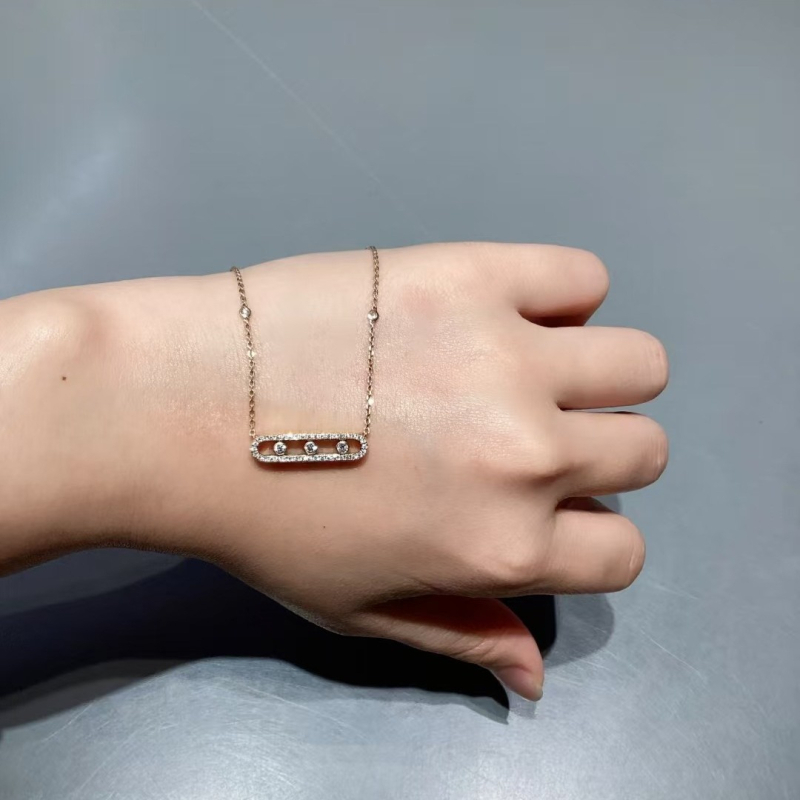 Zlatni V-oblik ogrlica s tri dijamantima i kuglicama, minimalistički stil, klizni zatvarač za ključnicu