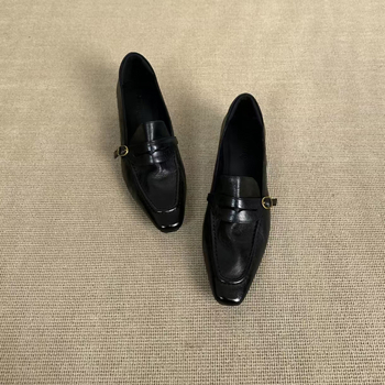 Νέο στυλ 2026 γαλλικού στιλ γυναικείοις loafers με τετράγωνη μύτη και φαρδύ τακούνι, μαύρες, 3 cm, κατάλληλες για καθημερινή χρήση