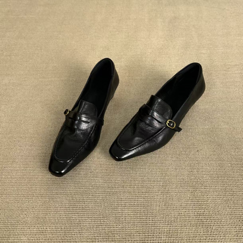 Νέο στυλ 2026 γαλλικού στιλ γυναικείοις loafers με τετράγωνη μύτη και φαρδύ τακούνι, μαύρες, 3 cm, κατάλληλες για καθημερινή χρήση