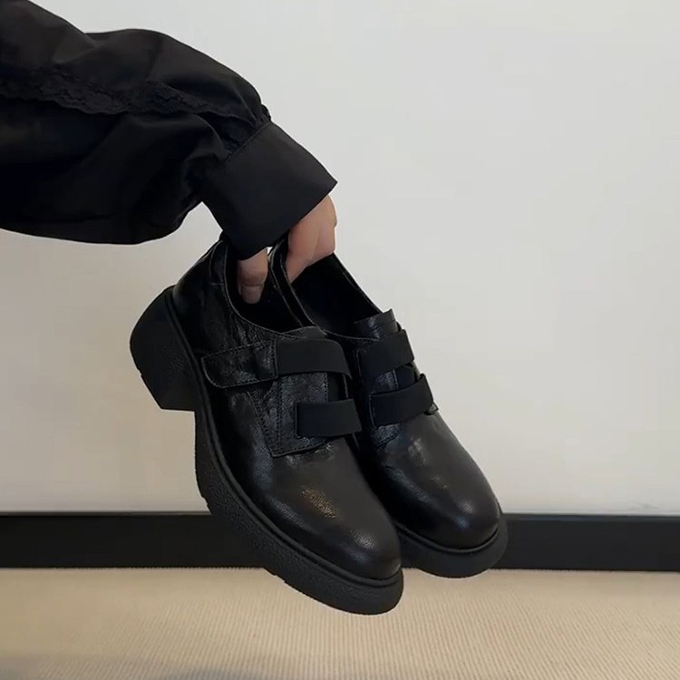 Női Velcro-s loaferek, retro brit stílusban, puha bőrből, vastag talppal és középmagas sarokkal
